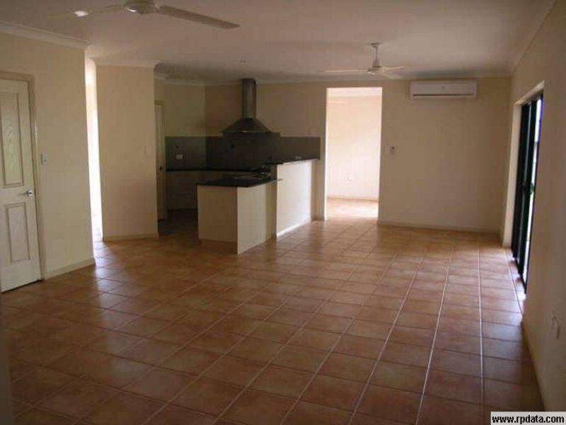 11 Abington Close, Redlynch QLD 4870