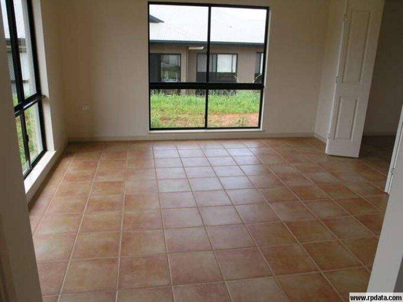 11 Abington Close, Redlynch QLD 4870