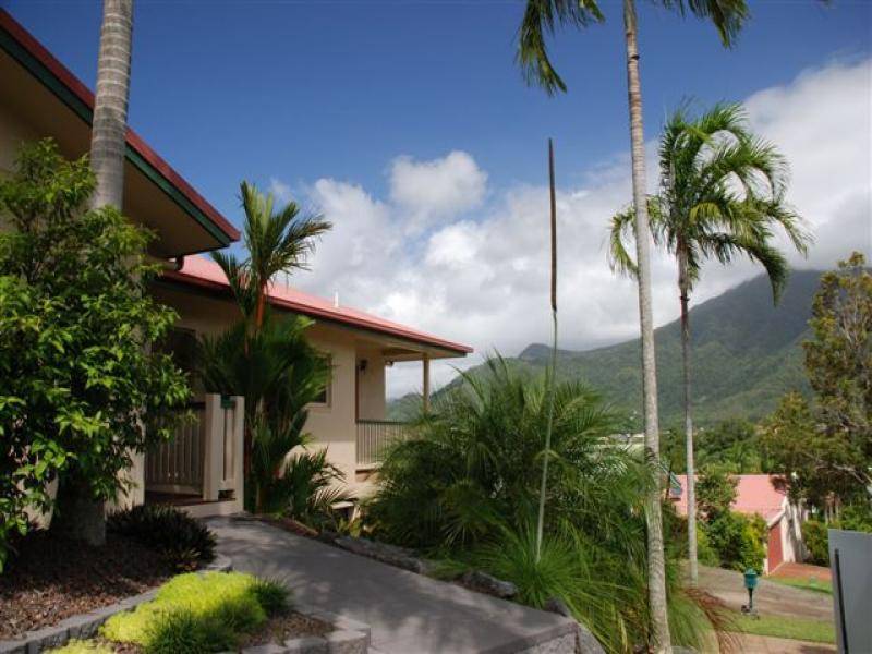 6 Guthrie Close, Bentley Park QLD 4869