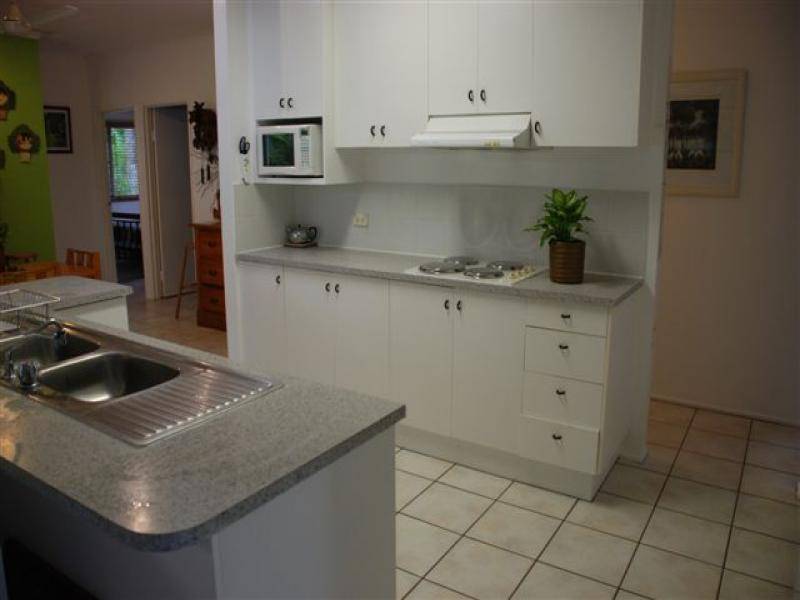 5 Stella Maris Close, Redlynch QLD 4870