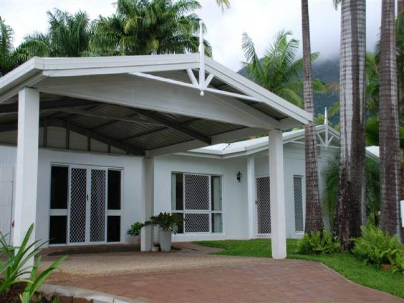 5 Stella Maris Close, Redlynch QLD 4870