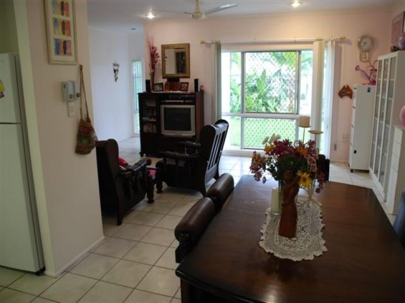 5 Stella Maris Close, Redlynch QLD 4870