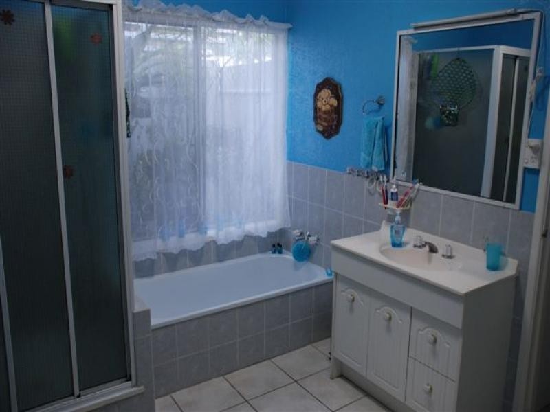 5 Stella Maris Close, Redlynch QLD 4870