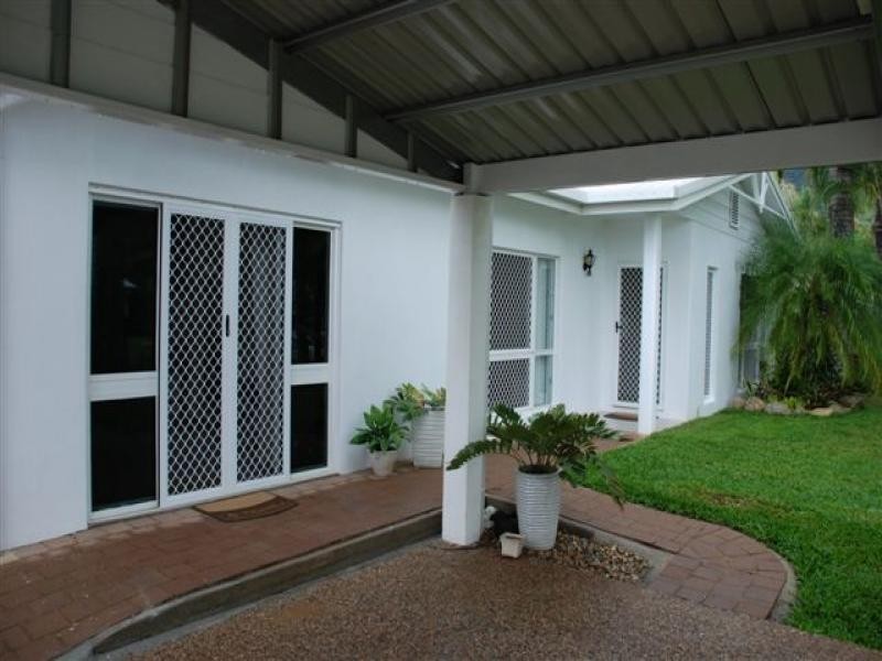 5 Stella Maris Close, Redlynch QLD 4870