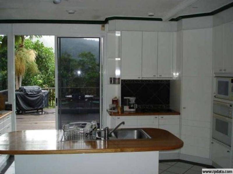 15 Panoramic Place, Whitfield QLD 4870