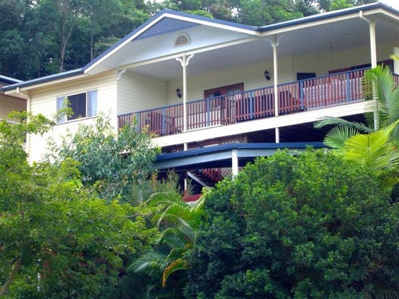 274 Robert Road, Bentley Park QLD 4869
