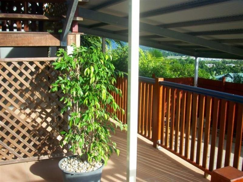 274 Robert Road, Bentley Park QLD 4869