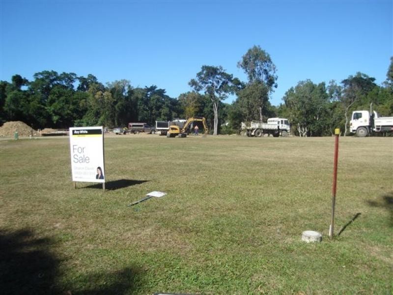 7 Silver Close, Palm Cove QLD 4879