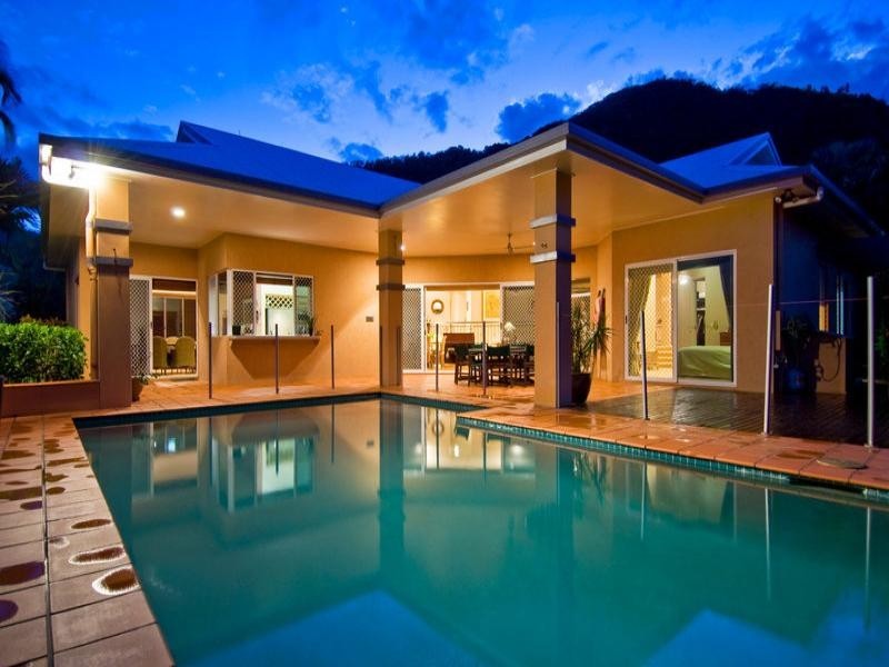17 Olfersia Court, Mooroobool QLD 4870