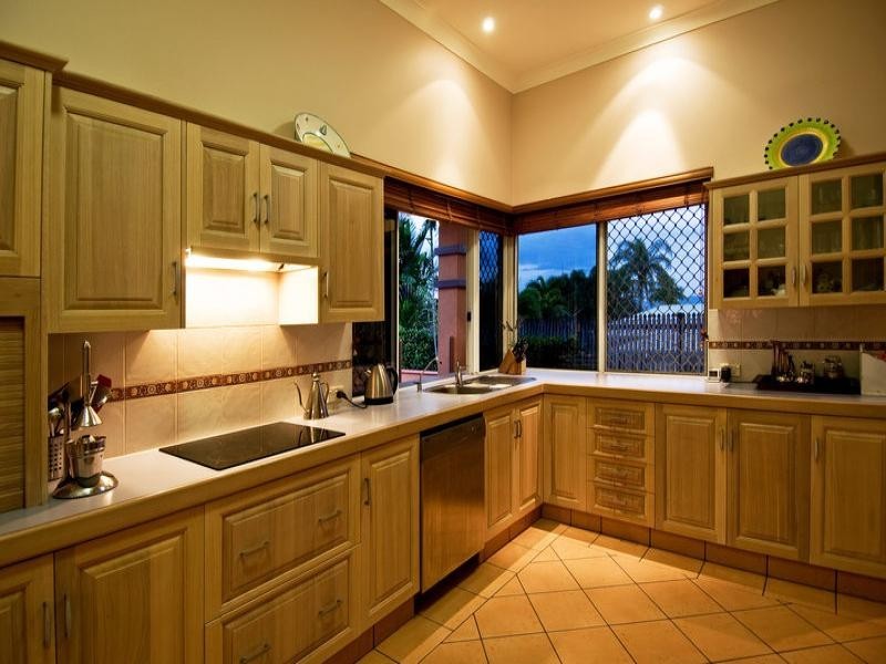 17 Olfersia Court, Mooroobool QLD 4870
