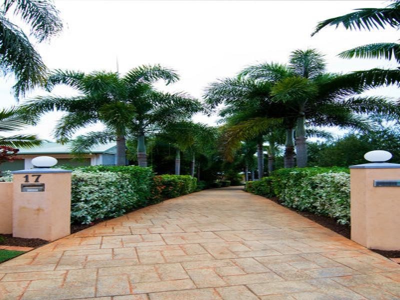 17 Olfersia Court, Mooroobool QLD 4870