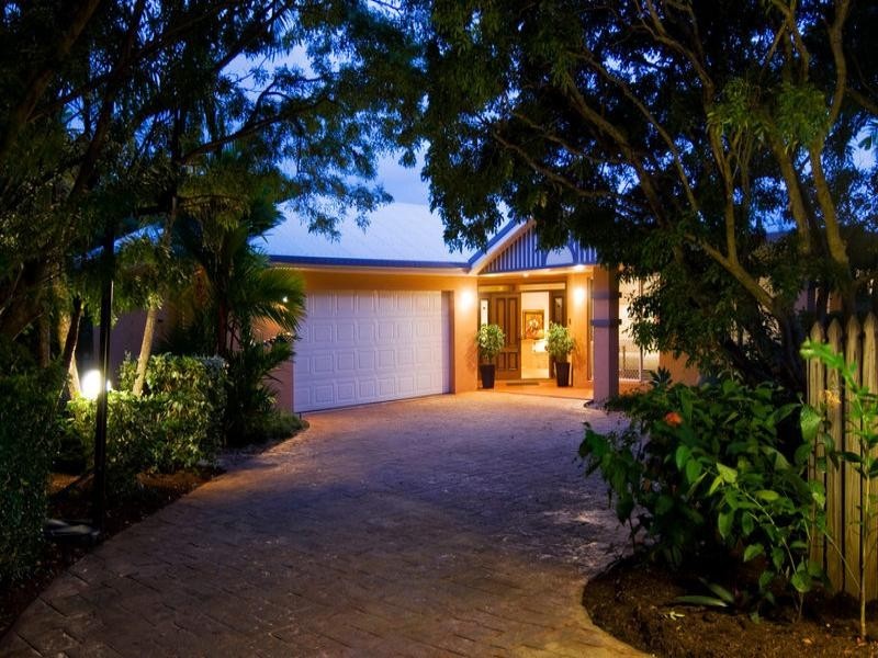 17 Olfersia Court, Mooroobool QLD 4870