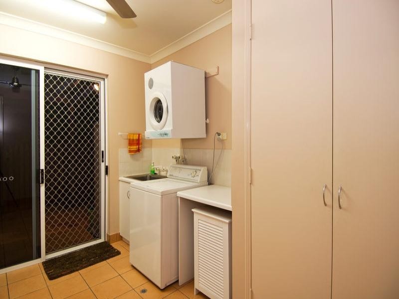 17 Olfersia Court, Mooroobool QLD 4870