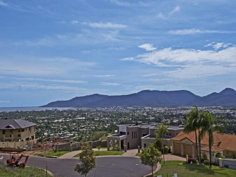 82 Summer Hill Drive, Cairns QLD 4870