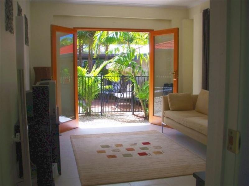 17 Thais Street, Palm Cove QLD 4879