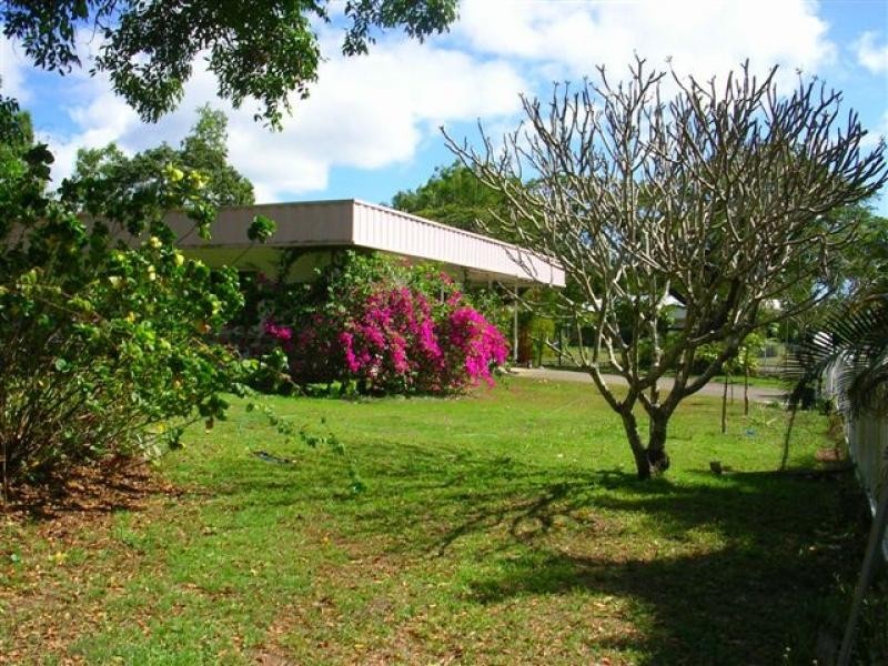 21 Oak Street, Holloways Beach QLD 4878