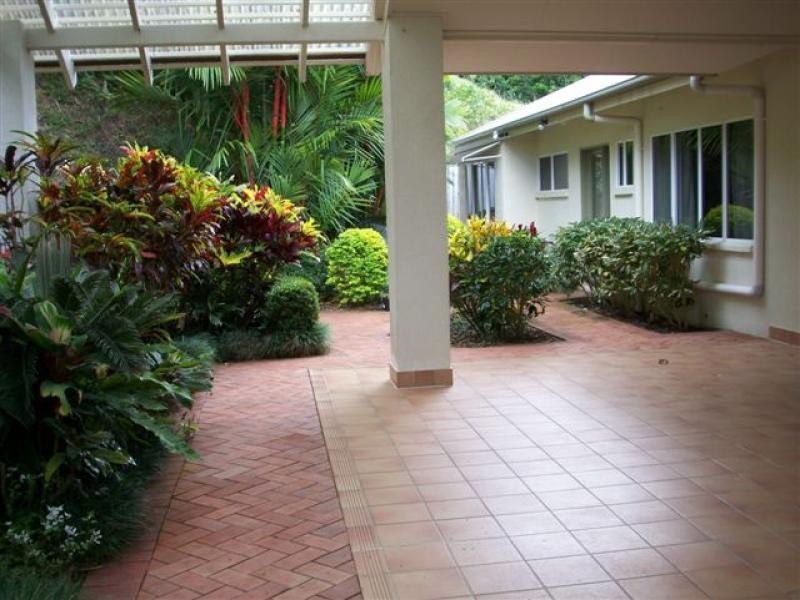 73 Summerhill Drive, Mooroobool QLD 4870