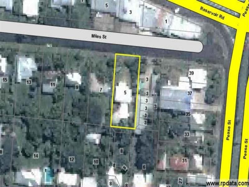 5 Miles Street, Manoora QLD 4870