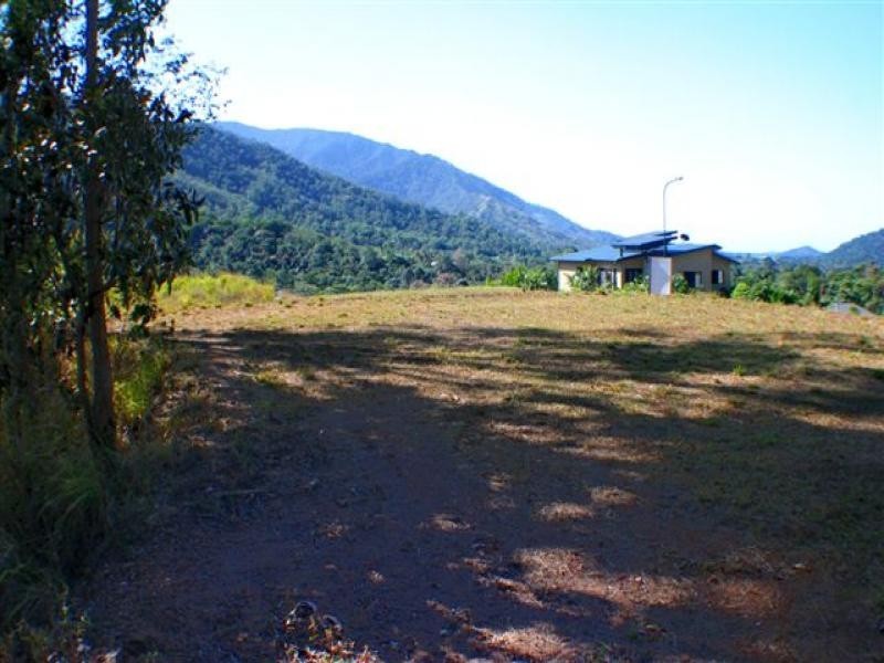 2 Burbridge Close, Redlynch QLD 4870