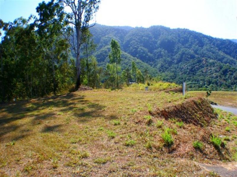 2 Burbridge Close, Redlynch QLD 4870