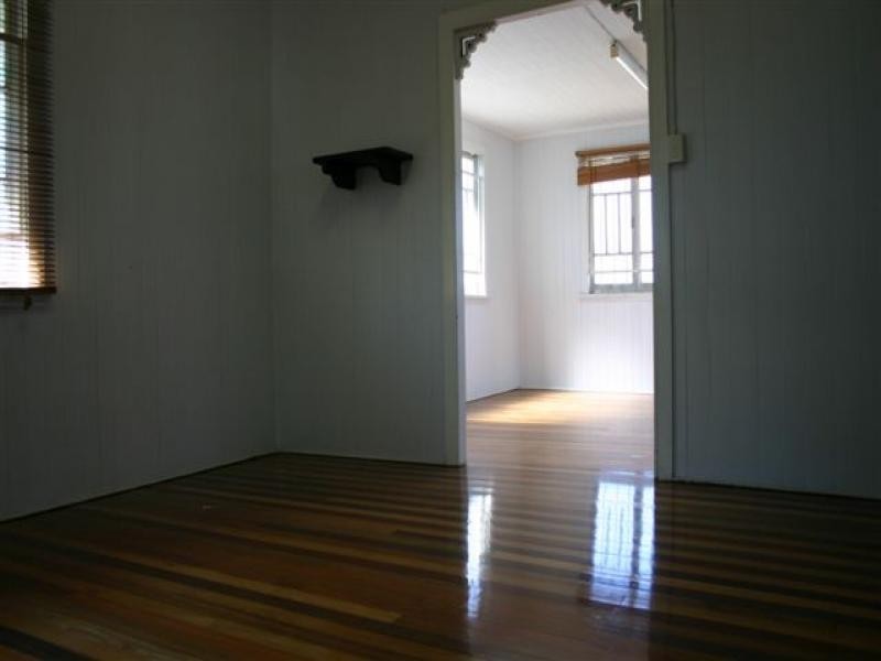 19 Boland Street, Westcourt QLD 4870