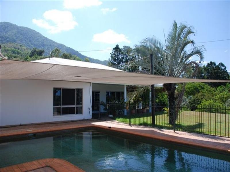 126 Harvey Road, Redlynch QLD 4870