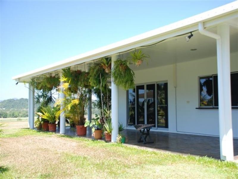 126 Harvey Road, Redlynch QLD 4870