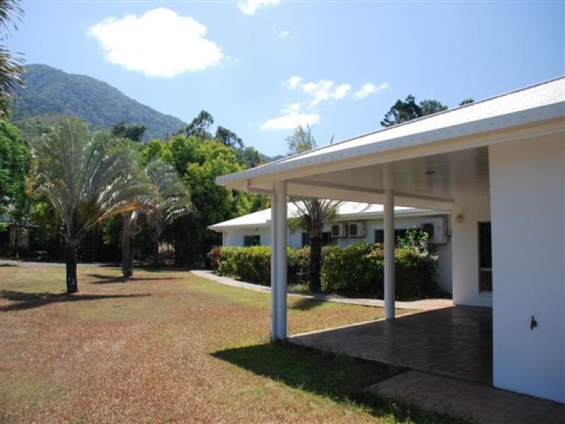 126 Harvey Road, Redlynch QLD 4870