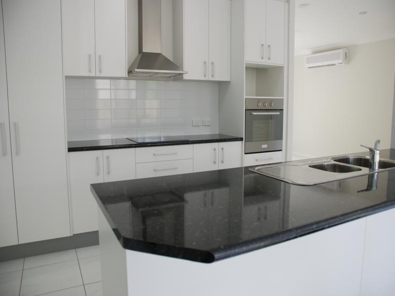 7 Govern Close, Redlynch QLD 4870