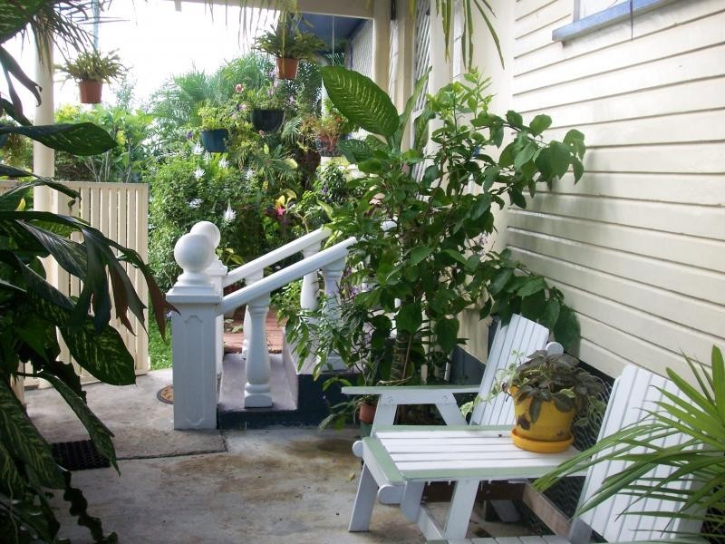 42 Collinson Street, Westcourt QLD 4870