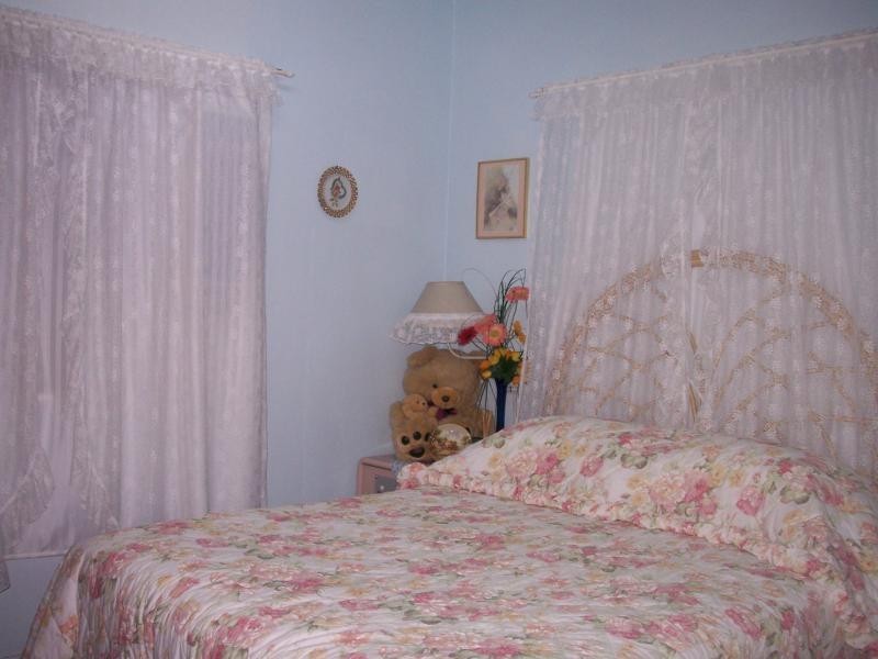 42 Collinson Street, Westcourt QLD 4870