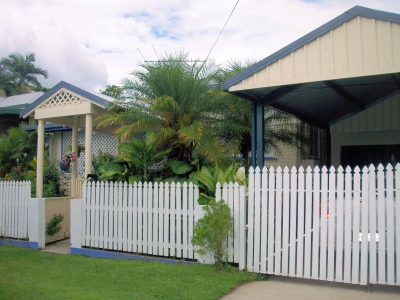 42 Collinson Street, Westcourt QLD 4870