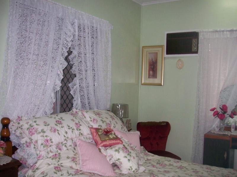 42 Collinson Street, Westcourt QLD 4870