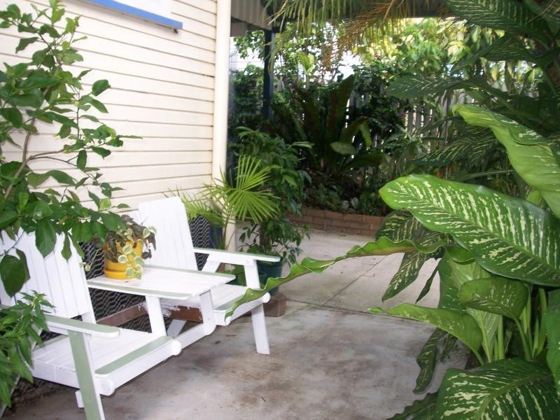 42 Collinson Street, Westcourt QLD 4870