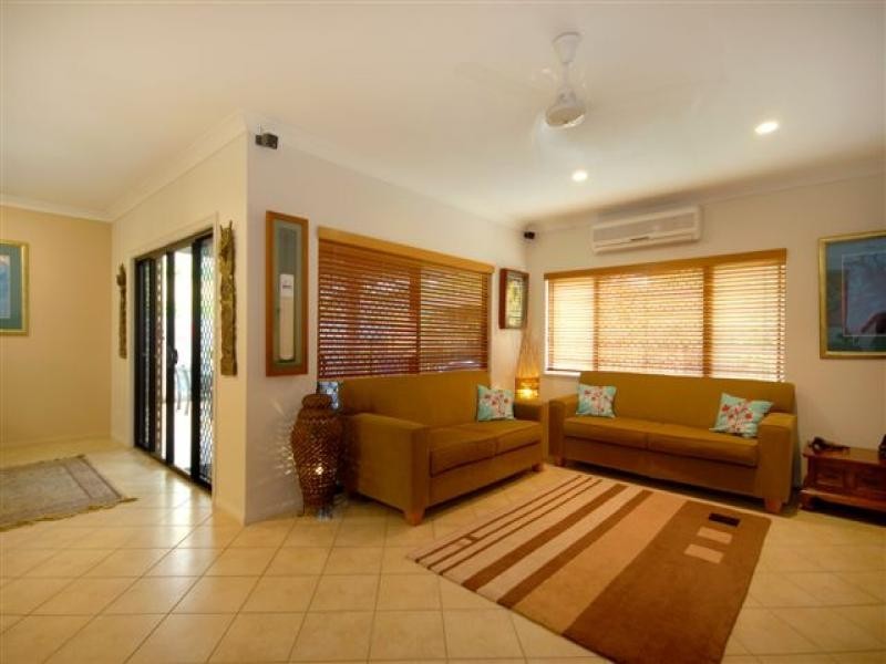 2 Beck Close, Bentley Park QLD 4869