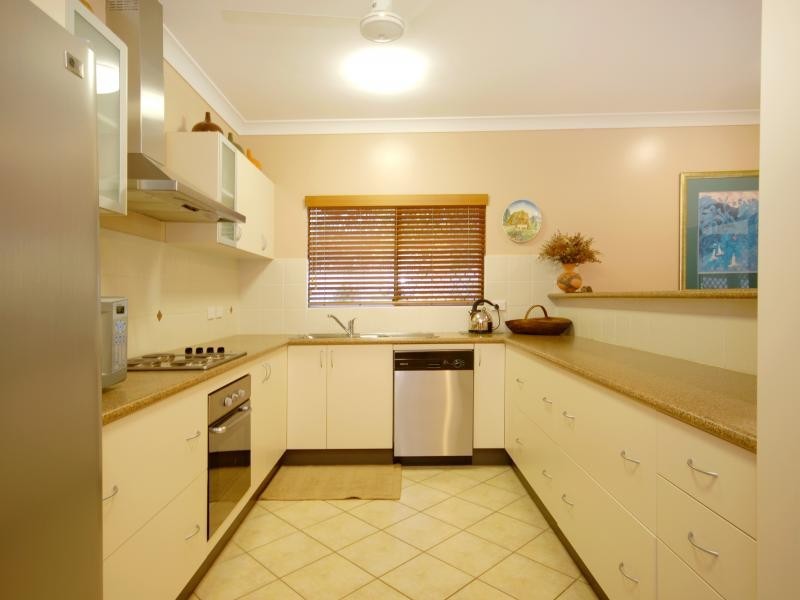 2 Beck Close, Bentley Park QLD 4869