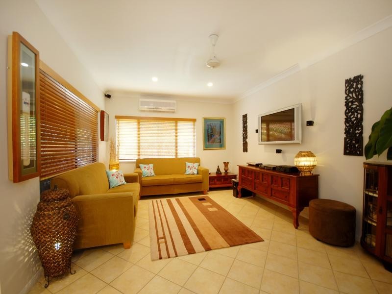 2 Beck Close, Bentley Park QLD 4869