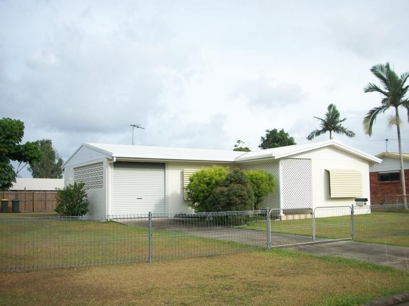 24 Banksia Street, Mooroobool QLD 4870