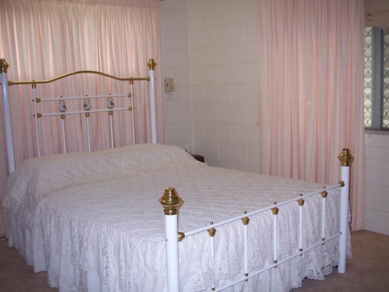 24 Banksia Street, Mooroobool QLD 4870