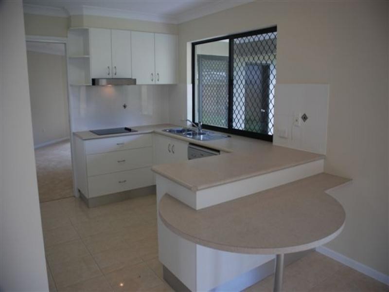 29 Huntley Crescent, Redlynch QLD 4870