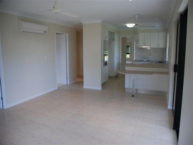 29 Huntley Crescent, Redlynch QLD 4870