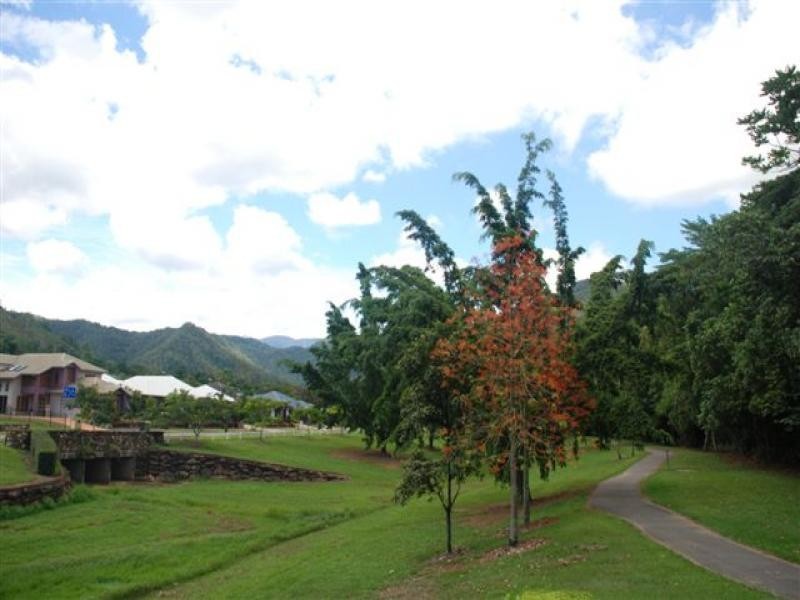 29 Huntley Crescent, Redlynch QLD 4870