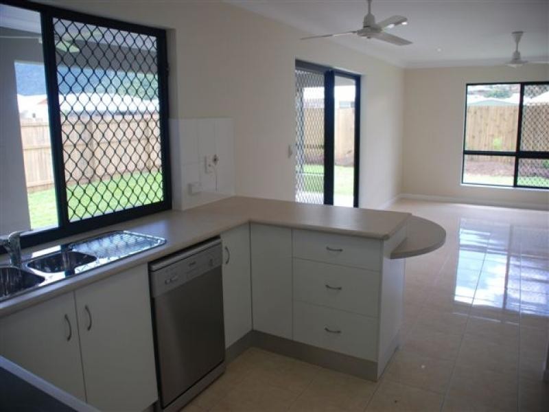 29 Huntley Crescent, Redlynch QLD 4870