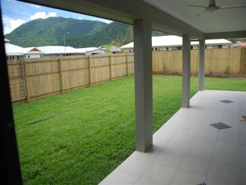 29 Huntley Crescent, Redlynch QLD 4870