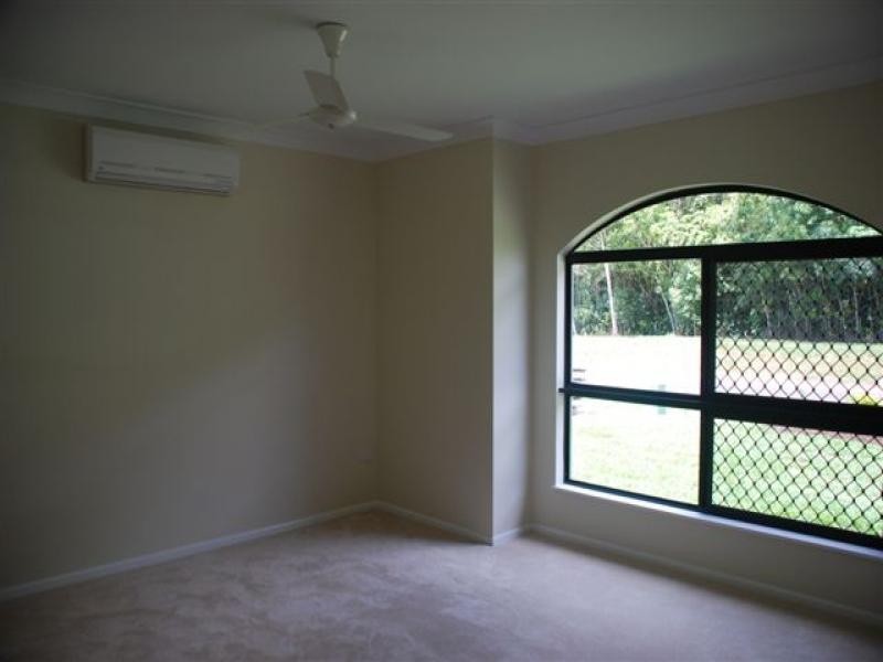 29 Huntley Crescent, Redlynch QLD 4870