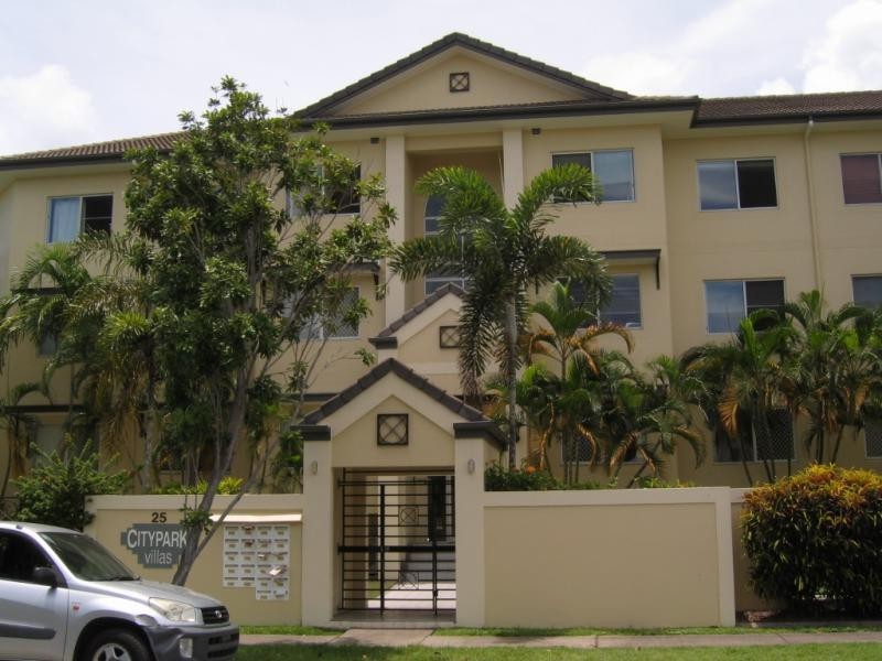 8/25 Digger Street, Cairns North QLD 4870