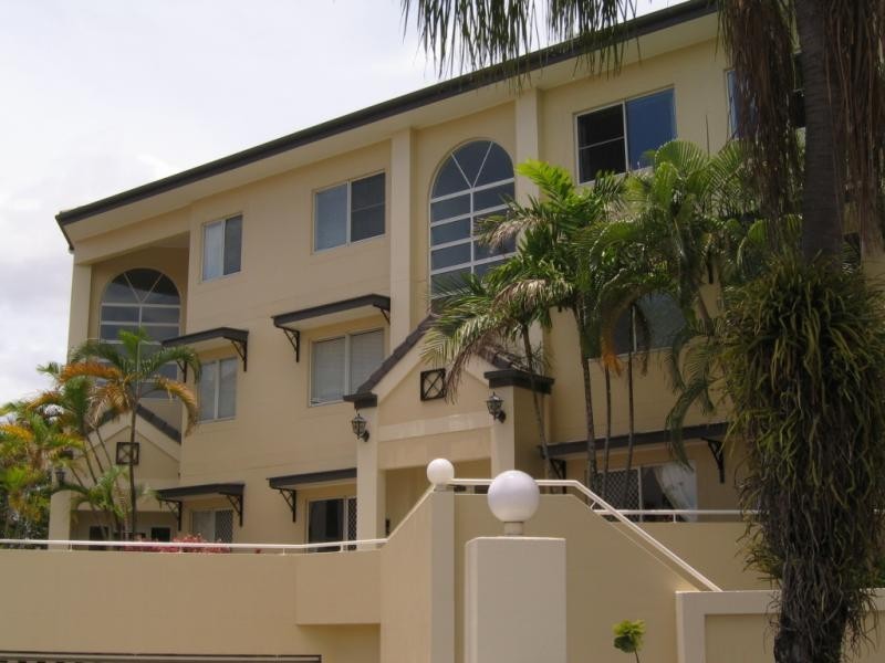 8/25 Digger Street, Cairns North QLD 4870