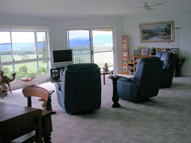 13 Hibiscus Court, Rocky Point QLD 4873