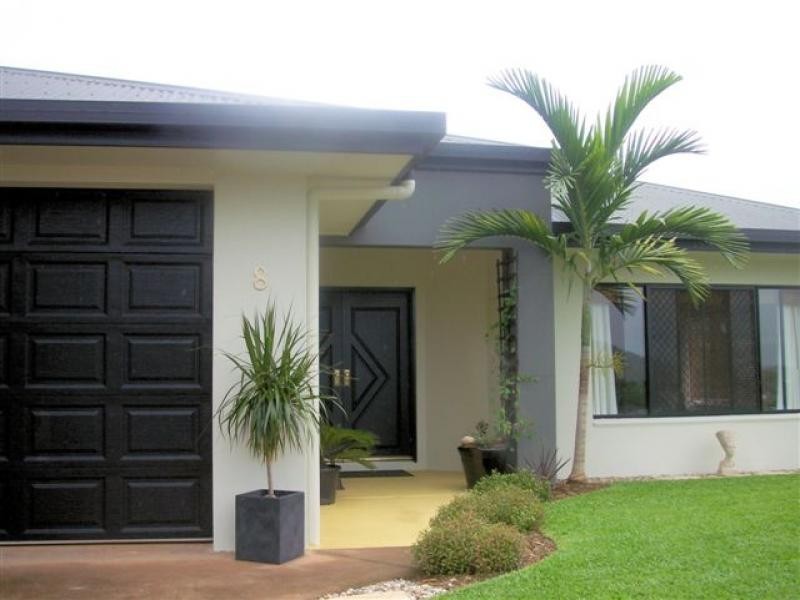 8 Eleanor Close, Mooroobool QLD 4870