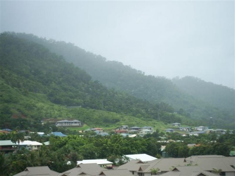 8 Eleanor Close, Mooroobool QLD 4870